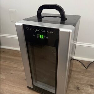 Frigidaire Mini Drink Fridge